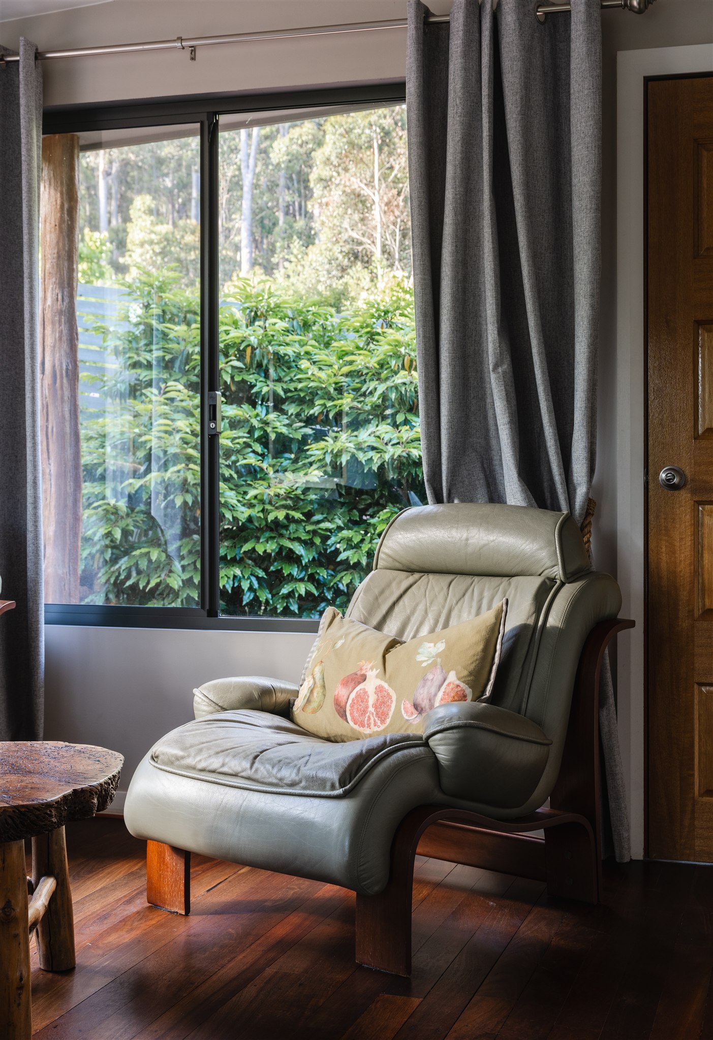 Separate sitting area. Leather chairs.